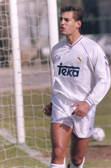 El delantero centro navarro ingres¨® con 14 a?os en las categor¨ªas inferiores del Real Madrid para su formaci¨®n. Subi¨® al Castilla en 1989 donde estuvo hasta 1993, siendo cedido en varias ocasiones a equipos como el Albacete (1991-92) con el que debut¨® en Primera Divisi¨®n. Con el filial blanco jug¨® un total de 37 partidos en los que anot¨® 13 goles, con el primer equipo lleg¨® a jugar 2 partidos. Jug¨® cedido en el Rayo Vallecano tras su salida del club de Chamart¨ªn.