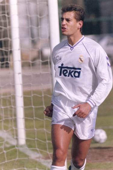 El delantero centro navarro ingresó con 14 años en las categorías inferiores del Real Madrid para su formación. Subió al Castilla en 1989 donde estuvo hasta 1993, siendo cedido en varias ocasiones a equipos como el Albacete (1991-92) con el que debutó en Primera División. Con el filial blanco jugó un total de 37 partidos en los que anotó 13 goles, con el primer equipo llegó a jugar 2 partidos. Jugó cedido en el Rayo Vallecano tras su salida del club de Chamartín. 