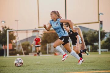 Junto con su hermana, lleva varios años en el fútbol de Estados Unidos. Actualmente milita en Houston Aces. En el 2008 ganó el Sudamericano Chile Sub 17 y disputó el Mundial de esa categoría de Nueva Zelanda en ese mismo año. 