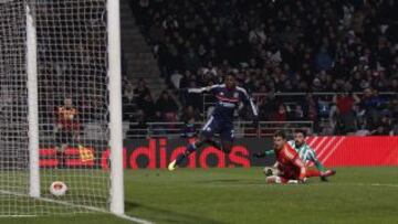 Olympique Lyon-Betis  tiro al palo de Chuli