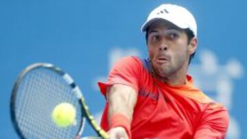 ROL22 PEKÍN (CHINA) 03/10/2013.- El tenista español Fernando Verdasco devuelve la bola al serbio Novak Djokovich durante el partido que enfrentó a ambos en la segunda ronda del torneo de Pekín en China hoy, jueves 3 de octubre de 2013. EFE/Rolex Dela Pena
