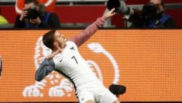 Griezmann celebra el gol anotado con la selecci&oacute;n francesa ante Holanda. 