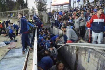 El 16 de julio de este año, el duelo entre Universidad de Chile y Rangers tuvo que ser suspendido por graves incidentes en las tribunas. 