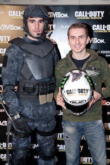 Jorge Lorenzo estrena casco de Call of Duty: Advanced Warfare