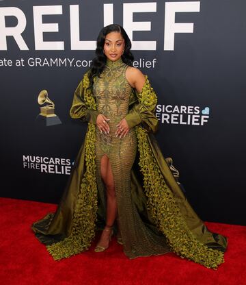 Shenseea posa en la alfombra roja de los Grammys 2025 en ell Crypto.com Arena situado en la ciudad de Los ?ngeles, en California.