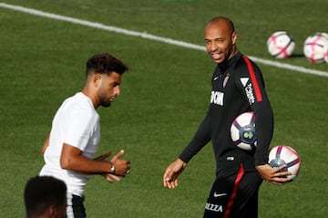 El delantero colombiano Radamel Falcao regresó a Mónaco y realizó su primer entrenamiento con el equipo, bajo el mando del nuevo técnico Thierry Henry.