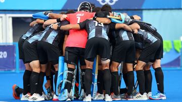 Tokyo 2020 Olympics - Hockey - Men's Pool A - India v Argentina - Oi Hockey Stadium, Tokyo, Japan - July 29, 2021. Players of Argentina gather before their match. REUTERS/Bernadett Szabo