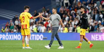 Míchel felicitó a Miguel por el esfuerzo en el empate en el Bernabéu.