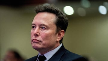 Elon Musk busca implementar el sistema Hyperloop para el transporte, pero se ha enfrentado a barreras tecnológicas y problemas regulatorios.