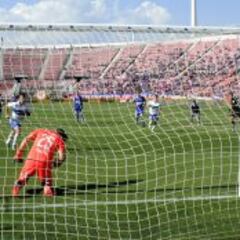 La U deja escapar el triunfo en un polémico partido ante la UC