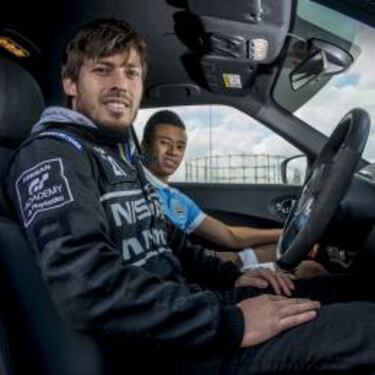 Cuatro futbolistas del City, pilotos de carreras por un d¨ªa