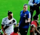 Lamentable: el feo gesto que Ibra le hizo a un hincha rival