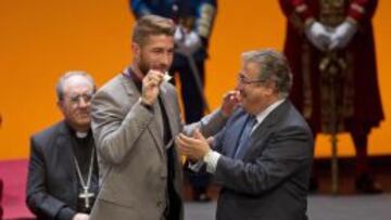Sergio Ramos recibiendo el galardón.