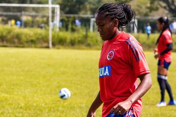 La Selección Colombia Femenina tuvo su último entrenamiento antes de enfrentar a Bolivia por la segunda fecha de la Copa América Femenina en el Pascual Guerrero. La Tricolor entrenó en la Cancha Fútbol Paz de La Z.