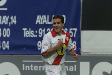 La temporada 02/03 jugó cedido con el Rayo Vallecano