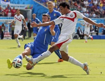 Yeltsin Tejeda y Andrea Barzagli