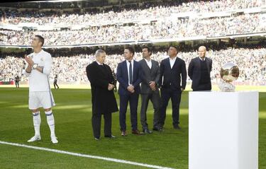 Cristiano Ronaldo presents his Ballon d'Or to the Bernabéu