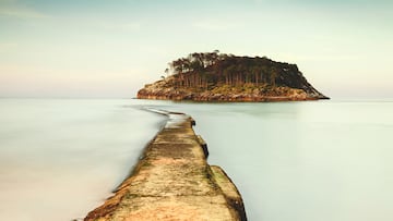 La Isla de San Nicolás, también llamada Garraitz, se encuentra en la localidad de Lekeitio (Bizkaia).