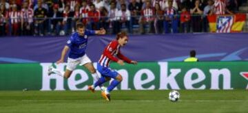 Albrighton y Griezmann en la jugada del penalti.