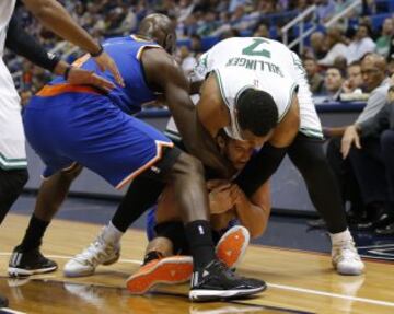 Disputa al límite por el balón.