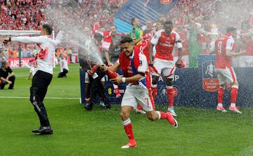 Fotos: La brillante actuación de Alexis en la final de FA Cup