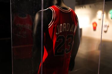 Michael Jordan game-worn rookie Bulls jersey sells for surprise fee at auction