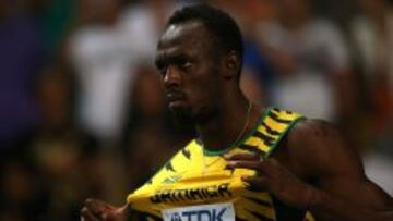 Usain Bolt instantes antes de tomar la salida en la final de 100 metros.