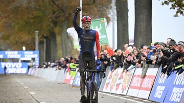 Pim Ronhaar celebra su victoria en Dendermonde.