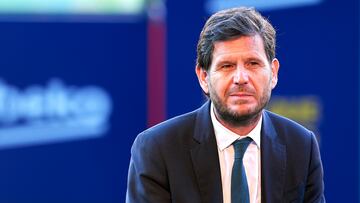 Mateu Alemany, director de fútbol del Barcelona, durante la presentación de Memphis Depay.