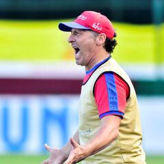 Pedro Troglio está a una firma de ser director técnico de Saprissa