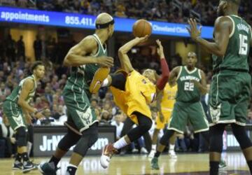 Jared Cunningham con el balón. 