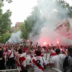Vallecas ardió en la previa: ambientazo para animar al Rayo