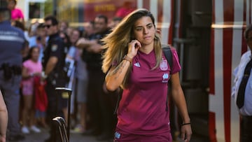 La portera de la selección española de fútbol Misa Rodríguez a su llegada a Córdoba.