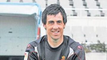 <b>SONRIENTE PERICO. </b>Lafuente, presentado ayer como portero del Espanyol, afirmó estar "contento".