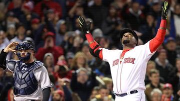 David Ortiz celebra su home run frente a Dellin Betances y los New York Yankees.