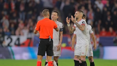 29/11/23 PARTIDO CHAMPION LEAGUE
SEVILLA - PSV
PROTESTA ARBITRO