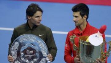 Rafa Nadal y Novak Djopkovic tras la final del Open de China.