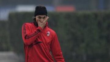 <b>INCIDENTE. </b>Ibrahimovic y Onyewu llegaron a los manos tras una dura entrada del sueco.