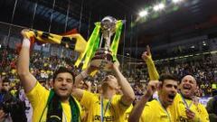 Jos&eacute; L&oacute;pez, con la Copa.