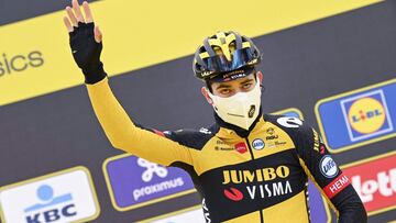 Team Jumbo-Visma&#039;s Belgian rider Wout Van Aert poses for pictures in Antwerp before the start of the 105th edition of the Tour of Flanders (&quot;Ronde van Vlaanderen&quot;) one day cycling race, 254km from Antwerp to Oudenaarde, on April 4, 2021. (Photo by DIRK WAEM / Belga / AFP) / Belgium OUT