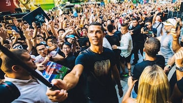 Cristiano recibe un baño de masas en su visita a Shanghái