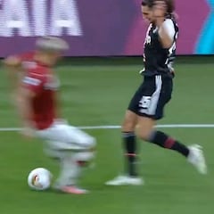 ¡La locura del año en Italia!: 60 metros de carrera, caño bárbaro a Theo y golazo de Rabiot