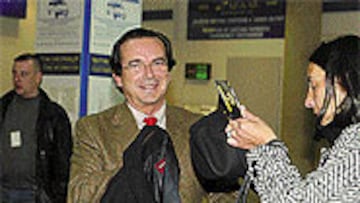 <B>GÓMEZ-ANGULO Y EL DIVORCIO CSD-FEF.</b> Juan Antonio Gómez-Angulo, secretario de Estado para el Deporte, viajó junto a Juan Padrón hasta Ucrania.
