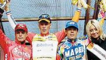 <B>NUEVA CONQUISTA.</B>Óscar Freire compartió podio en la Tirreno-Adriático con Dekker (ganador) y Di Luca (segundo). Hasta ayer, nunca se había subido al cajón final en una ronda por etapas.