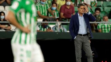 M&iacute;chel se lamente durente el partido contra el Betis.