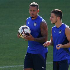 Vezo y Dani Gómez, “mentalmente” en otra parte