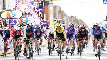 Belgian Jasper Philipsen of Alpecin-Premier Tech (R) wins the men elite 'Middelkerke-Wevelgem - In Flanders Fields' one day cycling race, 240.8 km from Middelkerke to Wevelgem, on Sunday 29 March 2026. (Photo by MAARTEN STRAETEMANS / Belga / AFP) / Belgium OUT