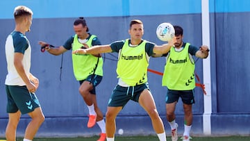 Luismi, durante un entrenamiento del Málaga CF.