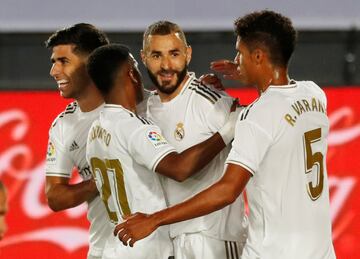 1-0. Karim Benzema celebró el  primer gol que marcó de penalti. 