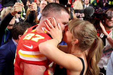 Travis Kelce and Taylor Swift’s Super Bowl winning kiss